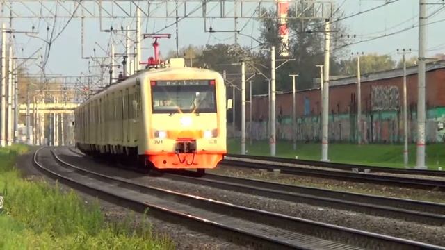 Электропоезд ЭМ4-008 "Спутник" смотреть онлайн