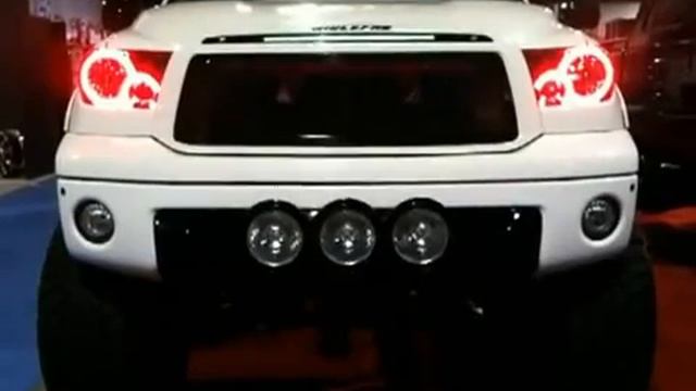 Toyota Tundra w/ Oracle ColorSHIFT 2.0 Halos at SEMA 2011 смотреть онлайн