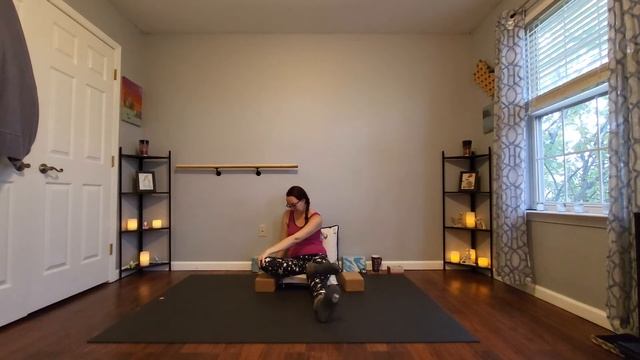 15 Minutes to start your morning - light stretching and oracle card reading смотреть онлайн