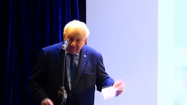 Геннадий Кулипанов читает стихи Е. Евтушенко в Доме учёных смотреть онлайн