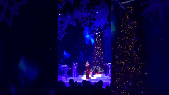 Mariah Carey - O Holy Night - Beacon Theater December 16 2014 смотреть онлайн