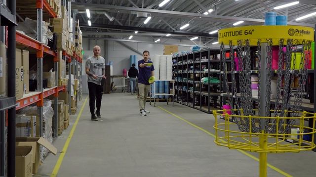 How to putt with more POWER and CONFIDENCE! | Disc Golf Basics смотреть онлайн