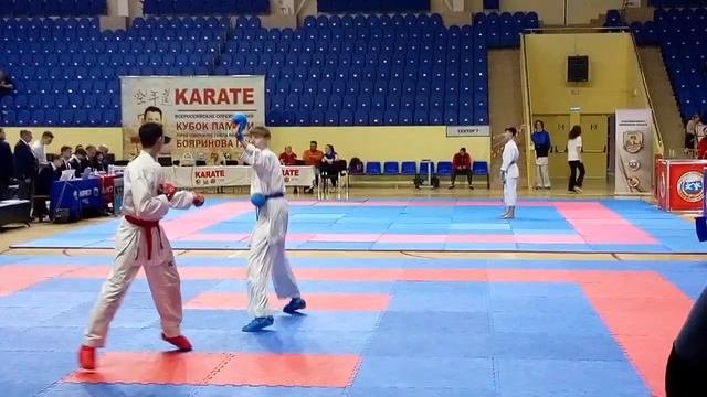 Как дерутся каратисты из старших категорий КАРАТЭ