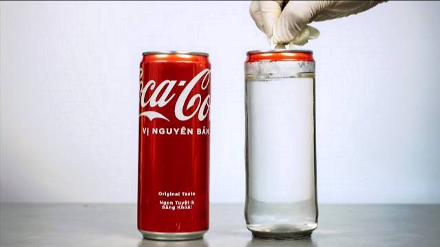 2 AMAZING COCA COLA SCIENCE EXPERIMENTS смотреть онлайн