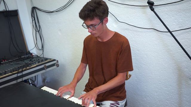 Just the Two of Us on Fender Rhodes Piano | Lukas Gamper смотреть онлайн