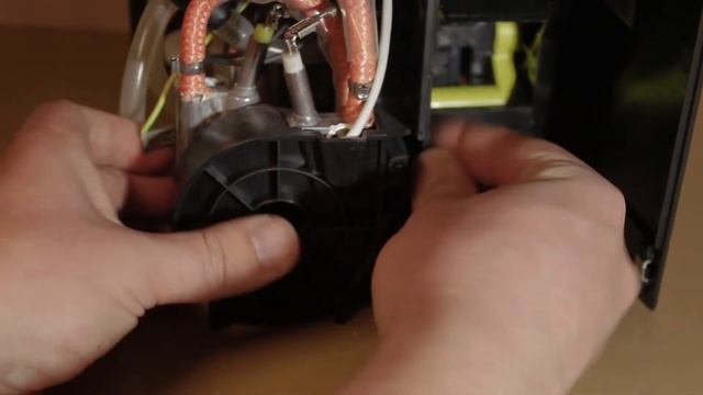 Кофемашина не подаёт воду. Проверка помпы и чистка бойлера. Ремонт кофемашины Saeco Lirika смотреть онлайн