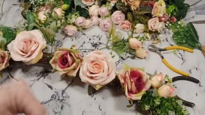 МАСТЕР КЛАСС - ПОДВЕСНАЯ НАСТЕНАЯ КОМПОЗИЦИЯ ИЗ ИСКУССТВЕННЫХ ЦВЕТОВ В ВИДЕ ДУГИ СВОИМИ РУКАМИ