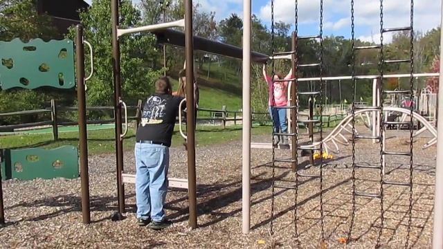 Grand Vue Park playground смотреть онлайн