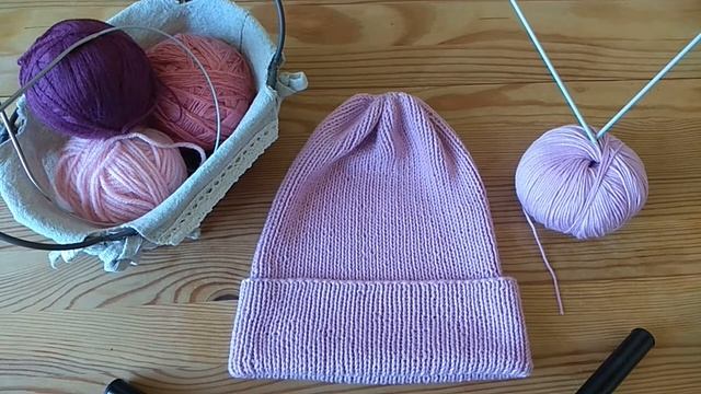 Шапка для девочки на 5-7 лет спицами! Детская шапка на весну! Вяжем детям! смотреть онлайн