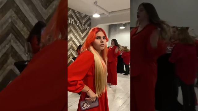 ЗАКЛЕИВАЮ БЛОГЕРОВ ? НА МЕНЯ НАПАЛИ❗️ смотреть онлайн