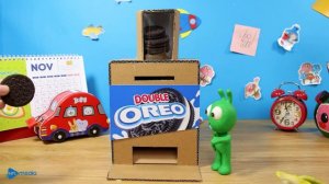 Pea Pea's in A Red vs Blue Room - Pea Pea Cartoon