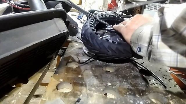 Самокат Xiaomi Mijia M365  замена покрышки и камеры на бескамерку.