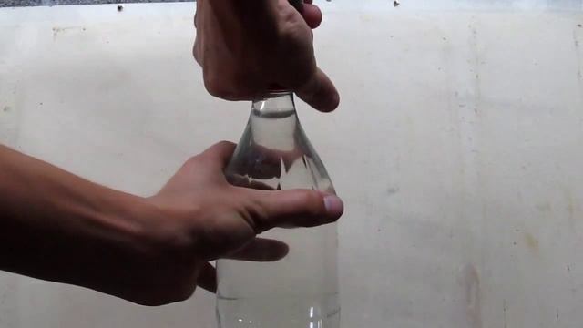 Как сделать водоворот в бутылке / How to make a whirlpool in the bottle смотреть онлайн