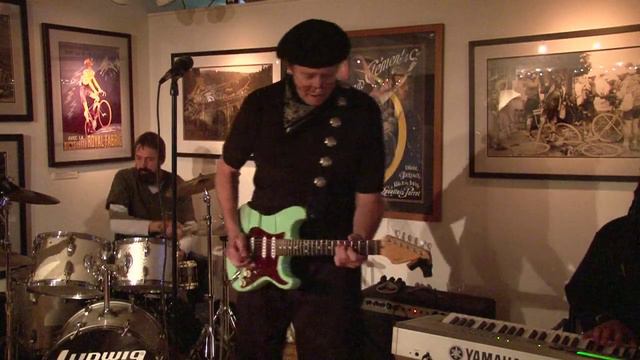 Bethel Photoworks Bike Art Show Jam "Evil Ways" with Charlie Karp on Guitar смотреть онлайн