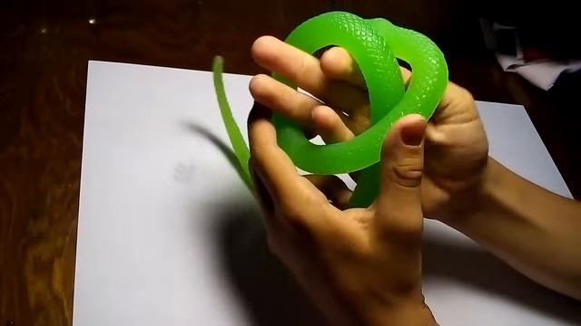 Светящаяся змея игрушка из Китая распаковка и мини обзор - Luminous snake toy from China unpacking смотреть онлайн