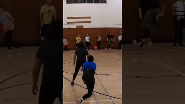 How to throw a peek-a-boo dodgeball move? #shorts #dodgeball #highlights смотреть онлайн