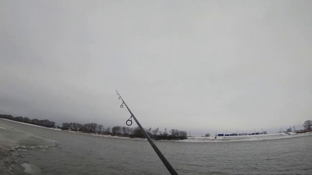 ЗИМНИЙ СПИННИНГ НА МОСКВА РЕКЕ ! ДЖИГ В КОРЯЖНИКЕ В ГЛУХОЗИМЬЕ !! РЫБАЛКА С ДРУГОМ В ЯНВАРЕ . смотреть онлайн