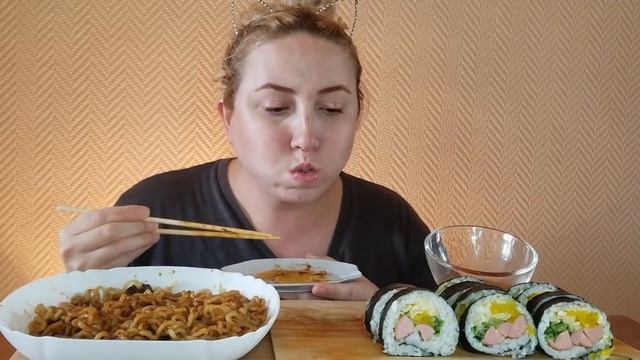 КИМПАБ|КОРЕЙСКИЕ РОЛЛЫ|ЧЁРНАЯ ЛАПША ЧАЧЖАНМЁН 짜장면мукбанг АСМР|KOREAN ROLLS BLACK NOODLE JJAJANGMYU смотреть онлайн