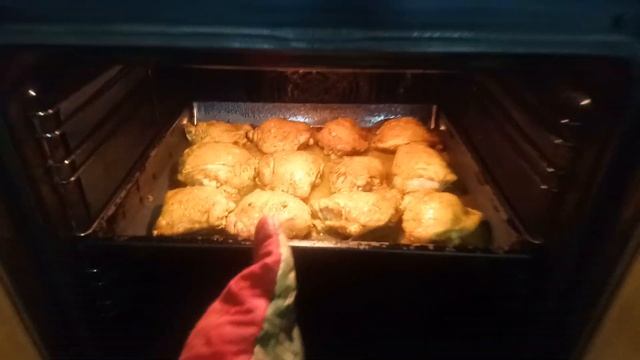 Куриные бёдра в духовке. Приятного аппетита смотреть онлайн