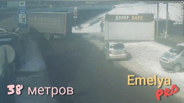 Фура подвинула бытовку (38 метров) смотреть онлайн