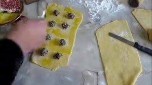 Равиоли с мясом и зеленью отварные