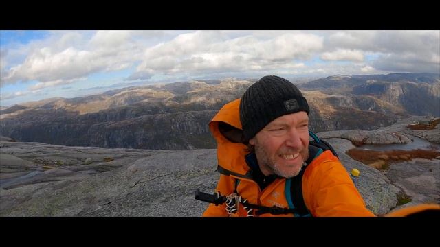 Hiking Kjerag Norway in the fall, Spectacular and Scary Kjerag Boulder, Lyse fjord 4k смотреть онлайн
