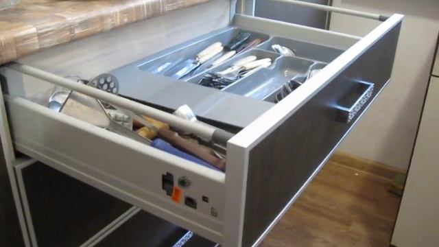 Выдвижной ящик с доводчиком смотреть онлайн