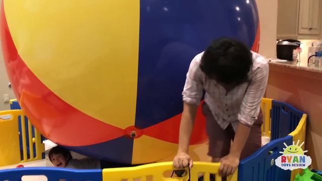DIY Homemade Giant Bubbles for Kids Kit with Ryan ToysReview!!! смотреть онлайн