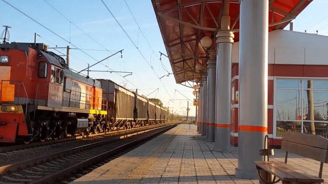 Тепловоз ТЭМ18ДМ-440 с коротким грузовым поездом. Перегон Ялга-Саранск-2. смотреть онлайн