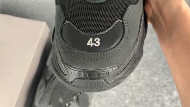 BALENCIAGA TRIPLE S CLEAR SOLE DOUBLE BLACK смотреть онлайн