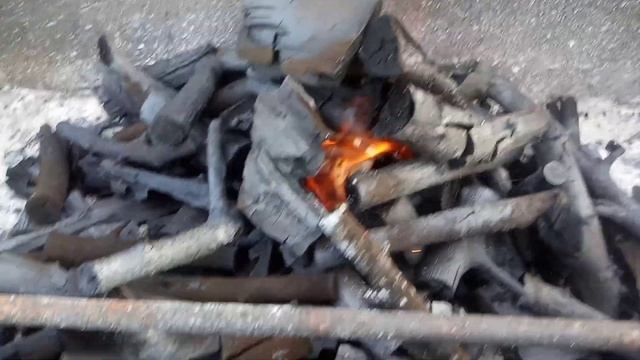 Как разжечь древесный уголь в мангале смотреть онлайн
