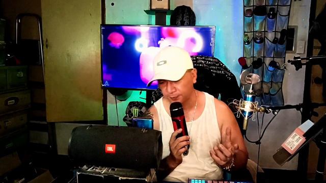 Wireless karaoke set-up using cellphone, Bluetooth microphone and Bluetooth speaker смотреть онлайн