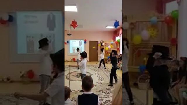 Артур поздравляет девочек с 8 марта смотреть онлайн