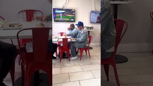 Crip Mac and china Mac ordered the Angry temp chicken from angry birds 😂🔥🥵🥵they need MILK смотреть онлайн
