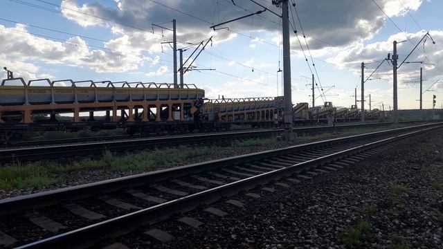 Рабочий поезд прибывает на станцию смотреть онлайн