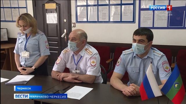 В Черкесске 17 иностранных граждан приняли присягу гражданина Российской Федерации смотреть онлайн