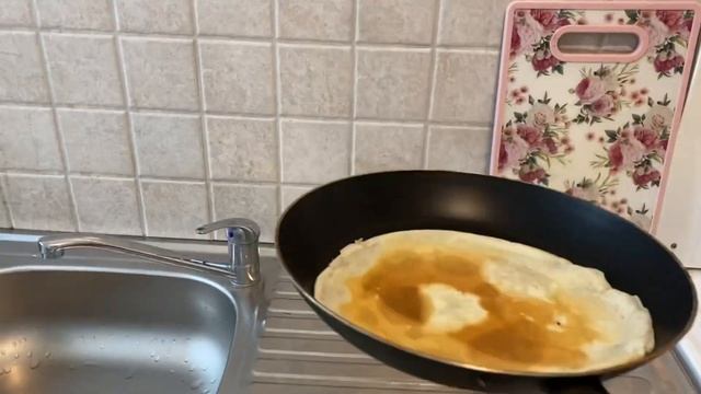 МАСЛЕНИЦА В ГЕРМАНИИ ??БЕЖЕНЦЫ ОТМЕЧАЮТ??БЛИНЫ С КРАСНОЙ РЫБОЙ ОБЪЕДЕНИЕ❗️ смотреть онлайн