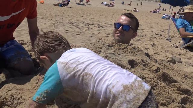 ВЛОГ: Веселый день на пляже Beach Fun VLOG смотреть онлайн