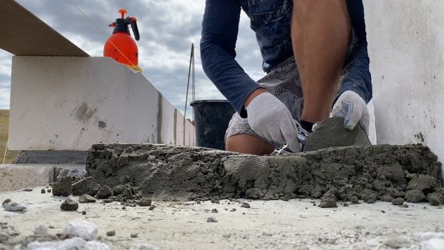 ВТОРОЙ ЭТАЖ Кладка первого ряда газоблока по плитам перекрытия РАСТВОР для ВЫРАВНИВАНИЯ