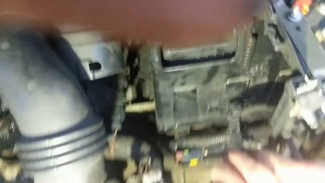 Citroen C4 Picasso 2011 battery removal смотреть онлайн