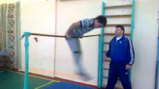 Упражнения на перекладине Гулиев Виали смотреть онлайн