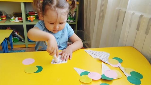 Сиреневая (младшая группа). Аппликация "мороженое" смотреть онлайн