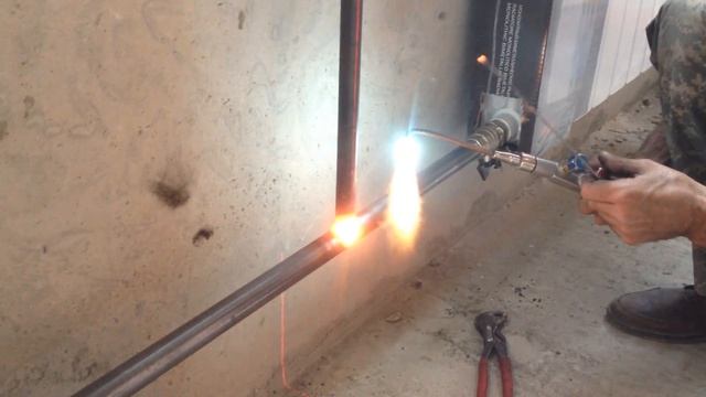Замена радиатора отопления, приваривание байпаса газосваркой смотреть онлайн