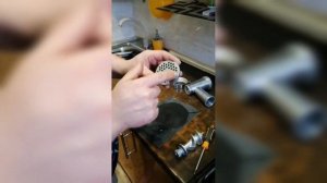 Почему мясо жуёт в мясорубке, ремонт электромясорубки.