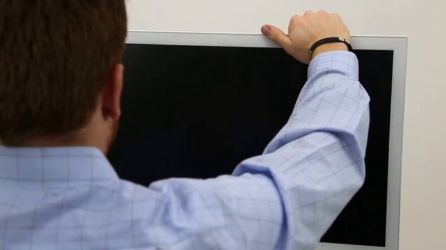 Ergotron's HX Triple monitor arm смотреть онлайн