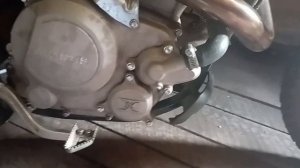 Убогое видео по замене сальника помпы мотоцикла  Avantis Dakar 250 TwinCam