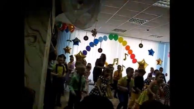 ВЫПУСКНОЙ В ДЕТСКОМ САДУ № 101 РАДУГА в группе ПЧЕЛКА ТАНЕЦ г.ПЕНЗА 2017 г. смотреть онлайн