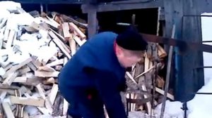 Самодельный ручной дровокол.