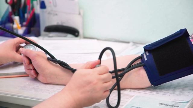 Почему возникают врачебные ошибки? Всегда ли они связаны с халатностью врача? смотреть онлайн