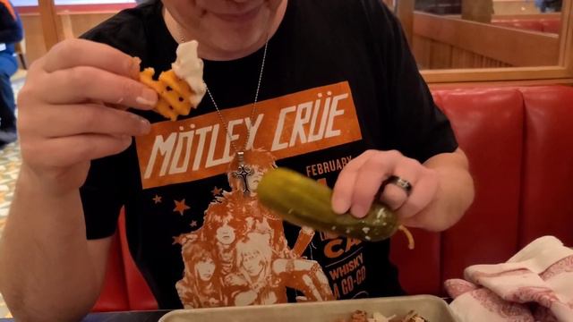 Guy Fieri's American Kitchen+Bar The Motley Q Review Greensburg Pa смотреть онлайн